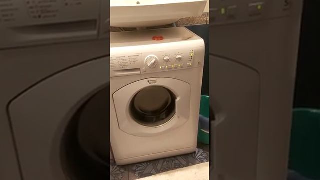 Стиральная машина Hotpoint-Ariston мигают нижние индикаторы.В чем может быть причина? смотреть онлайн