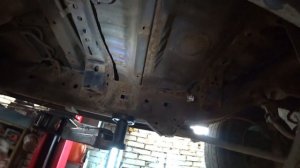 LC200 2008г.в./337000км./Замена тормозных трубок заднего контура/  Снимали топливный бак.