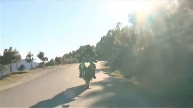 Prueba de Kawasaki Ninja 250 SL con Mono RHOXS Halcon en MQM смотреть онлайн