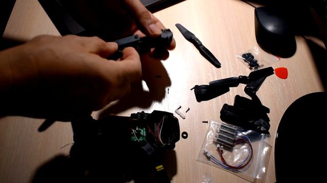 Квадрокоптер Eachine E58 (замена эл. двигателя) смотреть онлайн