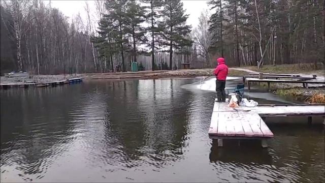 Утренние поимки форели на Верхнем, вся рыба в придонном слое. Клёвое место Лосиный остров. смотреть онлайн