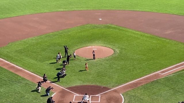 Brandon Crawford’s Ceremonial First Pitch on his last day Oracle Park 10/1/23 смотреть онлайн