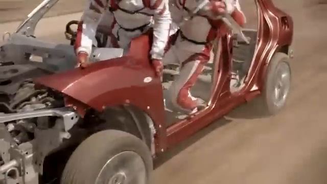 Парашютный прыжок Nissan Juke - официальная версия.FLV смотреть онлайн