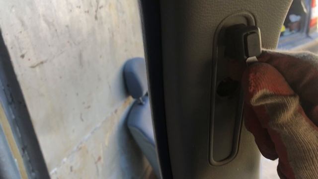 Как снять ремни безопасности Рено Логан смотреть онлайн