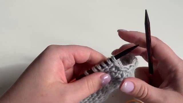 Убавить Две Петли Вместе С Наклоном Влево и Вправо на Лицевой и Изнаночной смотреть онлайн