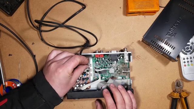 EVROSKY 4050s . Проблема с изображением (горизонтальные полосы) Ремонт globo 4100c смотреть онлайн