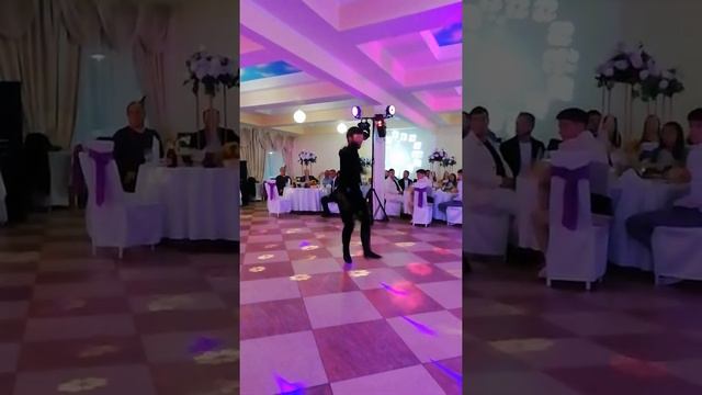 Зажигательный танец на свадьбе смотреть онлайн