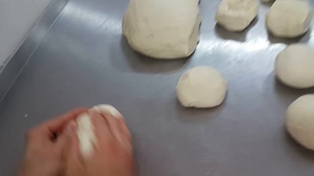 Формирование шаров теста, часть 2, Scuola Italiana Pizzaioli Россия смотреть онлайн