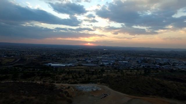 WINDHOEK NAMIBIA - FLYING DJI PHANTOM 3 OVER THE CITY | ВИНДХУК НАМИБИЯ ПОЛЕТ ФАНТОМА НАД ГОРОДОМ смотреть онлайн