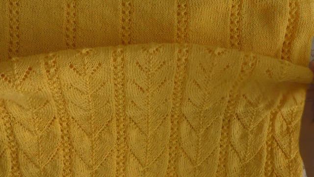 Солнечное платье ажурной кокеткой сверху.Openwork knitting. смотреть онлайн