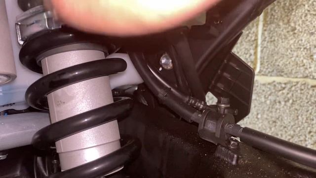 XL 750 Transalp rear preload adjustment смотреть онлайн