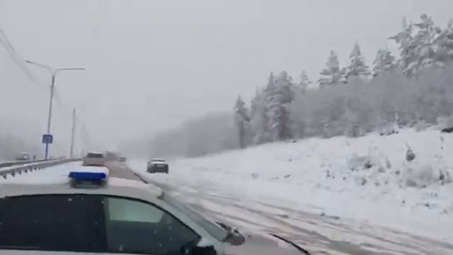 В Иркутской области прошел сильный снегопад, без света остались 17 населенных пунктов.. смотреть онлайн