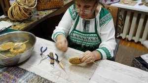 Плетение из корней сосны