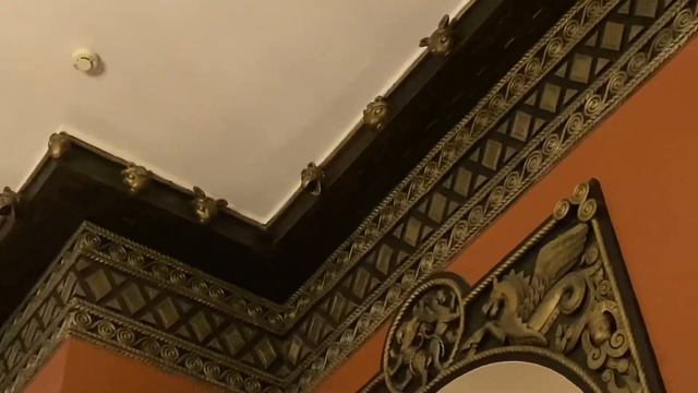 В поисках Единорогов и мифических существ. Одна в историческом музее Москвы?1 часть смотреть онлайн