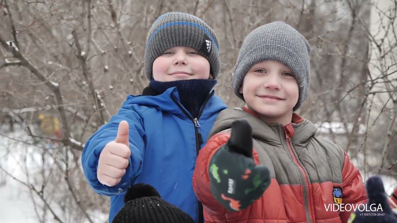 Дети гуляют зимой в саду. Выпускной 2024 смотреть онлайн