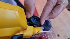 Гвоздезабивной пистолет для кровли DeWALT DCN45RN.