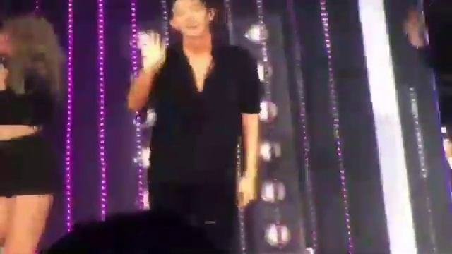 Lee Joon Gi dancing to TT Twice смотреть онлайн