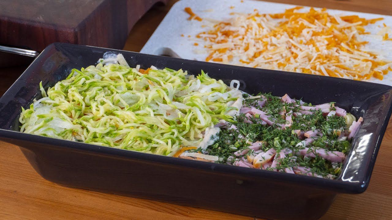 Вы съедите сразу всё. Обалденная запеканка которую вы легко повторите. Гратен из кабачка и ветчины смотреть онлайн