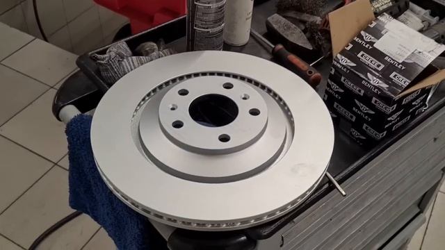 Bentley Flying Spur: круто и точка. смотреть онлайн