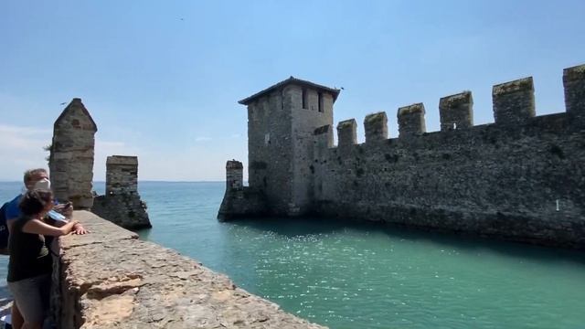 Сказочный замок Скалигеров #Сирмионе на озере Гарда смотреть онлайн