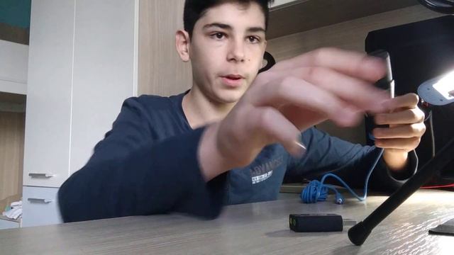 Нов микрофон вече няма да има гадното бръмчене смотреть онлайн