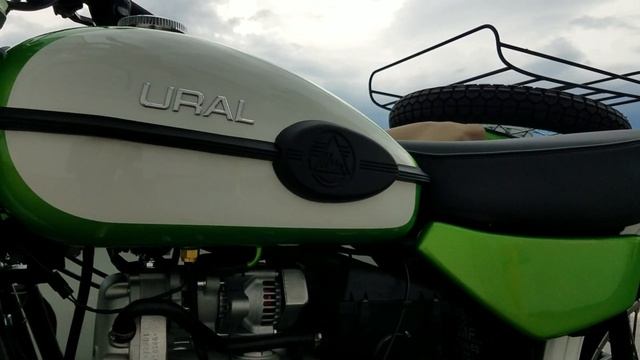 2020 Ural Sidecar Motorcycle Weekender Meadow 2WD смотреть онлайн