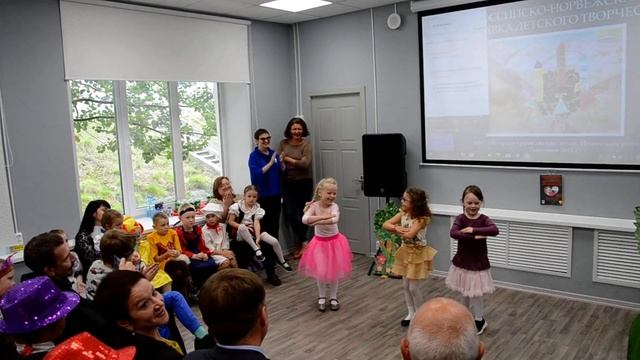 Танец «Мы - милашки, куклы-неваляшки» (Vi er cuties, dolls) смотреть онлайн