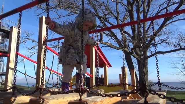 МИЛАШКА в Эстонии Пярну Балтийское море Детские площадки /Pärnu Estonia смотреть онлайн