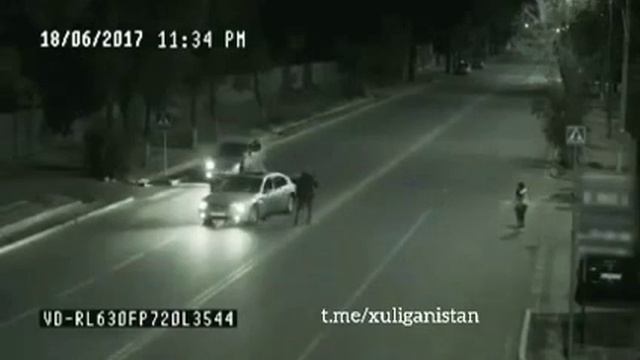 Странный человек по который попал на видеокамеру смотреть онлайн