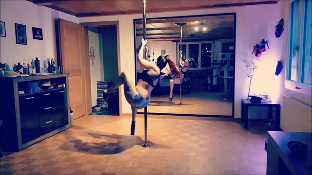 Pole Dance Training: Shiny Shorts And New Moves смотреть онлайн