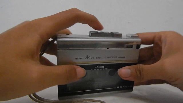 Walkman Sanyo M1120 Silver edition смотреть онлайн