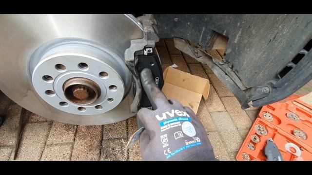 skoda superb replacement of brake pads and brake disc смотреть онлайн