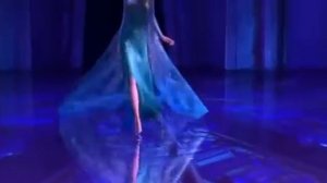 Момент из песни отпусти и забудь на английском