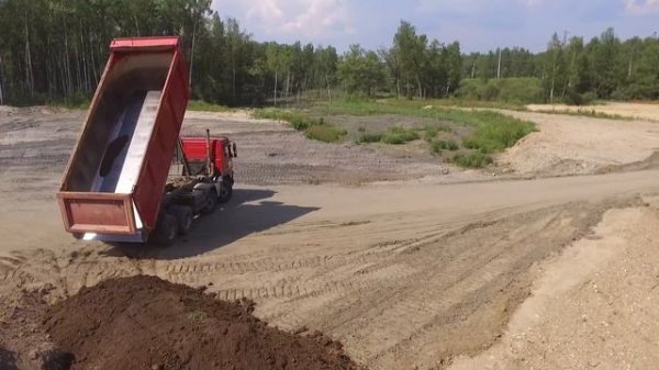 [Drone video] Volvo FMX 8x4 Meiller Kipper unloading