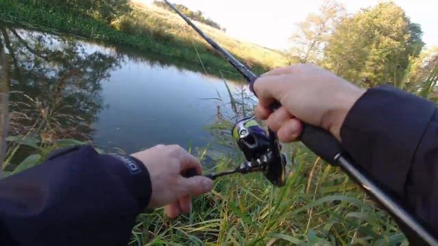 Рыбалка на спиннинг. Ловля щуки. Ловля окуня. Рыбалка на малой реке. Рыбалка осенью. смотреть онлайн