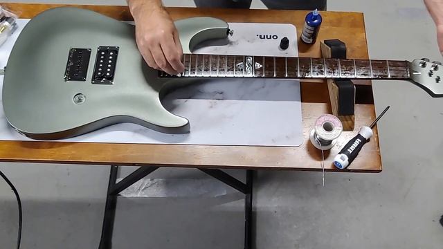 Fender Showmaster Celtic смотреть онлайн