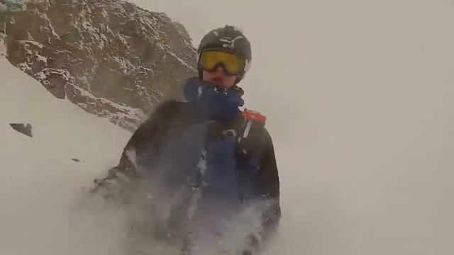 Отдых зимой Экстремальный спуск с горных склонов! HD смотреть онлайн