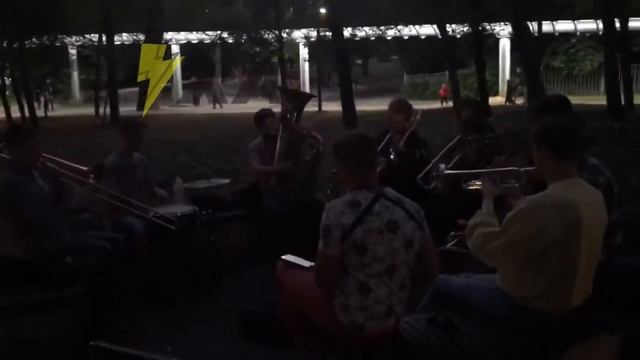 Вечерний чил в Саржином яру Остаётся надеяться, что это не covid-opera, которую принудительно отпр смотреть онлайн