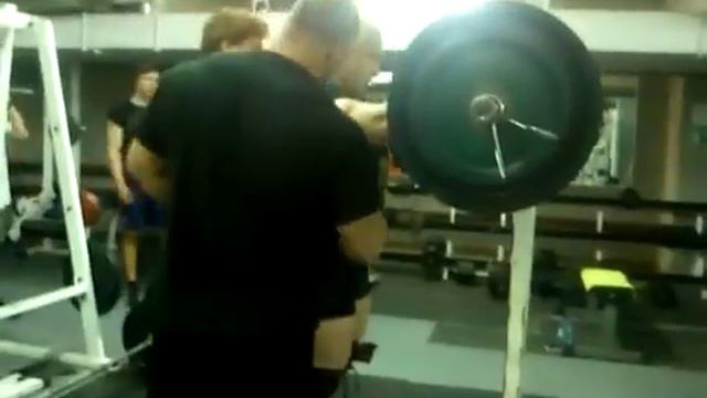 Алексей Венцов приседание 340 кг. Тренировка. смотреть онлайн