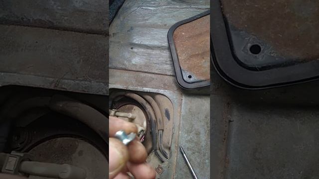 Если сломались шпильки на бензобаке. Быстрый и безопасный ремонт. смотреть онлайн