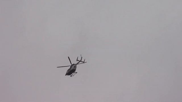 Filmed a helicopter with an Panasonic HC-V100 camroder смотреть онлайн