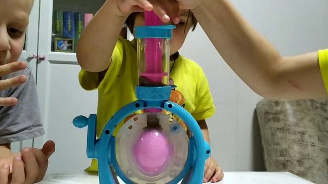 Делаем шоколадные яйца дома смотреть онлайн