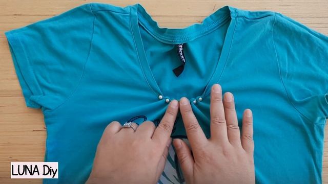 A sewing trick how to downsize a large neckline easily/How to Reduce T-Shirt COLLAR. смотреть онлайн