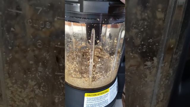 Making a mixed nut butter with the Deluxe Cooking Blender смотреть онлайн