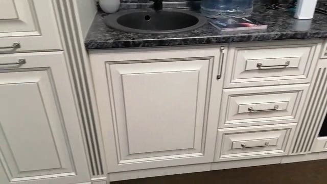 Кухня Мария 4800 Белый с патиной шампань СКФМ . смотреть онлайн