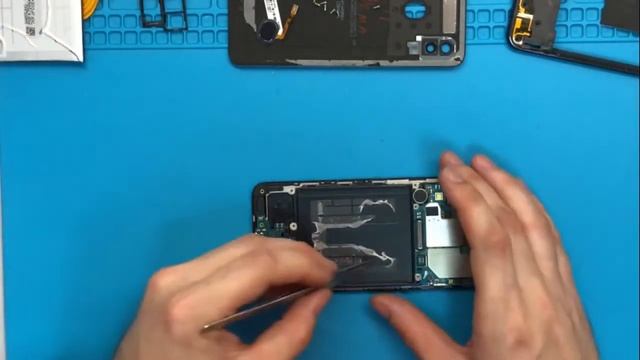 Разборка Samsung Galaxy A40 / Замена аккумулятора A405FM смотреть онлайн