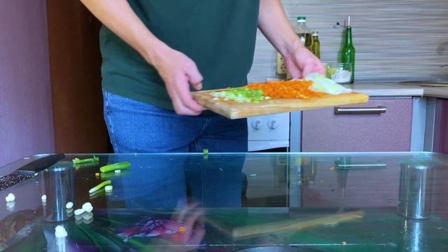 Куриный суп с лапшой. Как варить куриный бульон с нуля. смотреть онлайн