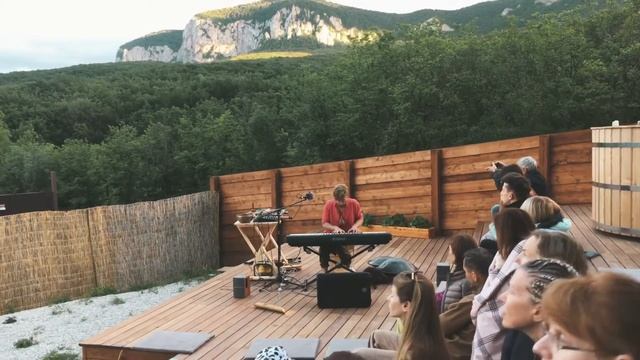 Andrew Jasinski - WelcomeBackHome (live fragment, 2021) смотреть онлайн