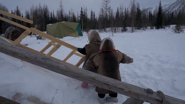 Как ненцы живут на Крайнем Севере? - 73 °C смотреть онлайн