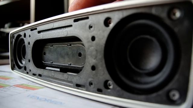 BOSE SoundLink Mini - Speakers in function (part 1) смотреть онлайн